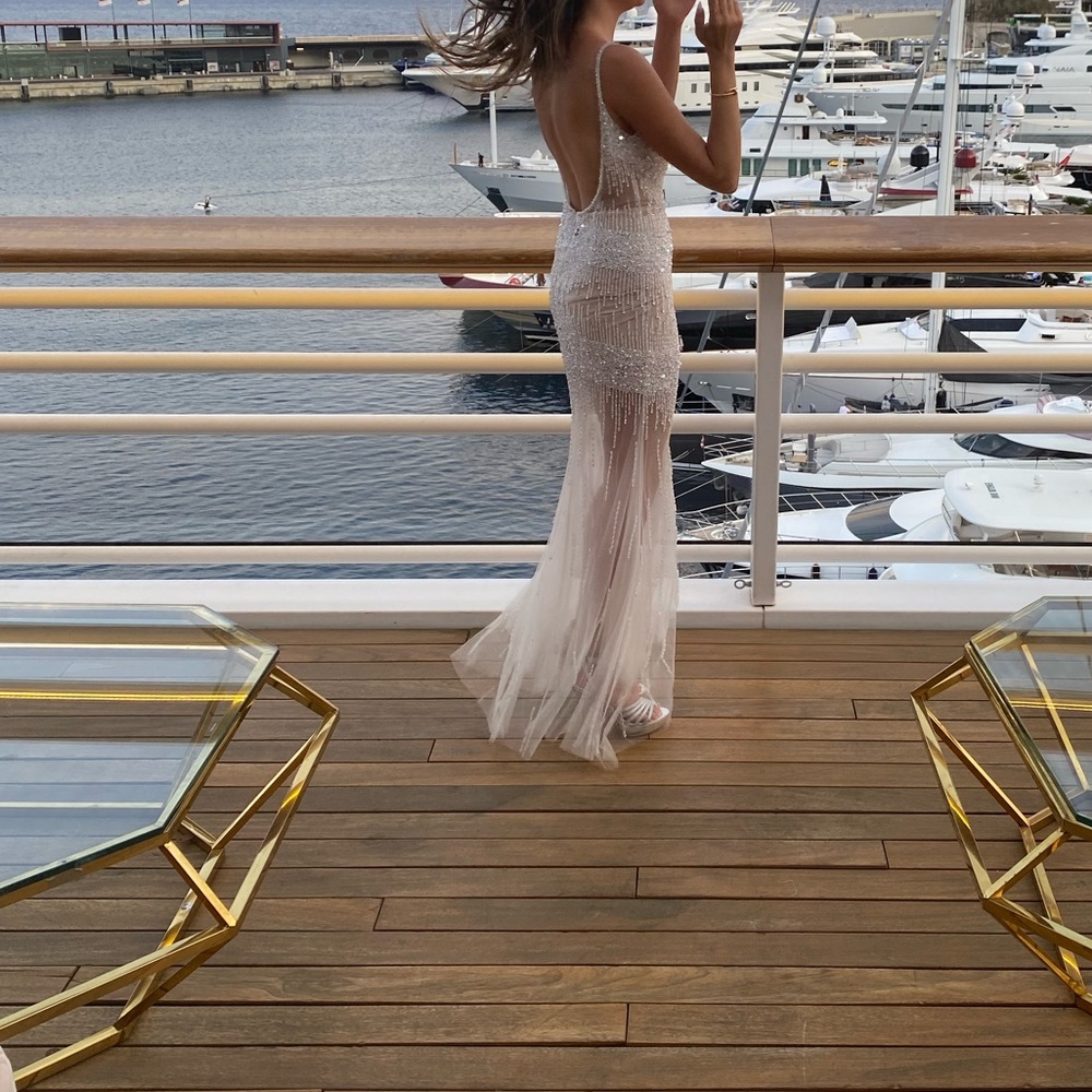 Absolutely stunning gown dress!